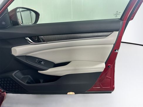 Used 2022 Honda Accord Touring image 32