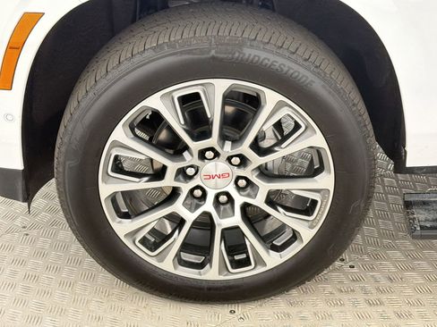 Used 2026 GMC Yukon Denali w/ Sun & Power Step Package image 11