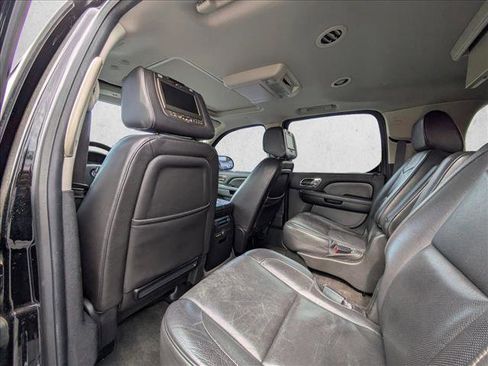 Used 2014 Cadillac Escalade ESV Platinum image 17