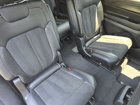 Used 2025 Jeep Grand Cherokee L Altitude AWD/4WD image 25
