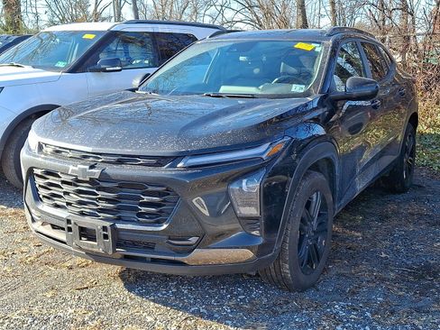 Used 2024 Chevrolet Trax ACTIV w/ Driver Confidence Package image 3