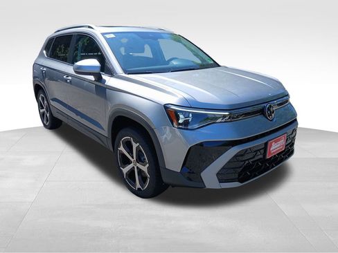 New 2025 Volkswagen Taos SEL image 7