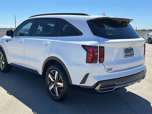 Used 2023 Kia Sorento S image 10