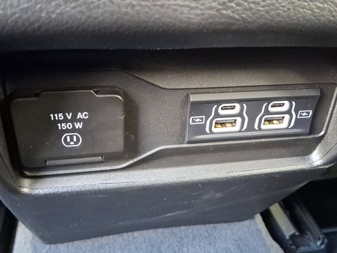 Used 2023 Jeep Grand Cherokee Altitude image 11