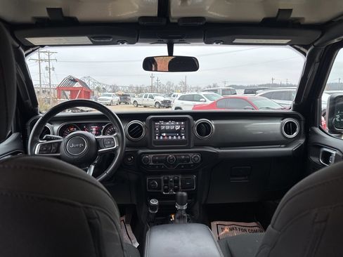 Used 2021 Jeep Wrangler Unlimited Sahara image 24