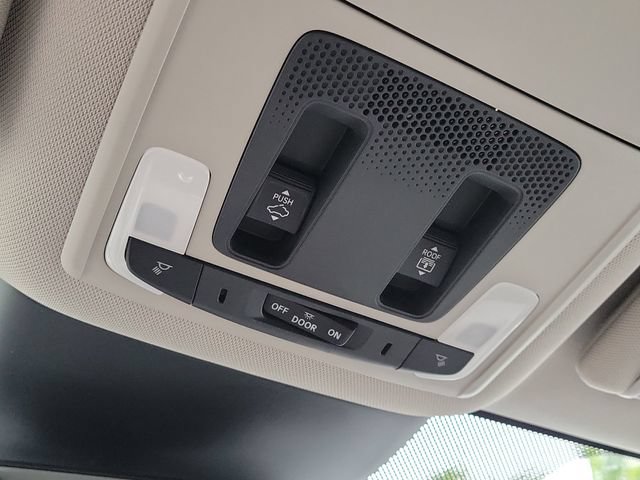 Used 2024 Honda Pilot Touring image 29