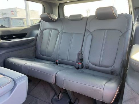 Used 2022 Jeep Grand Wagoneer Series II AWD/4WD image 14