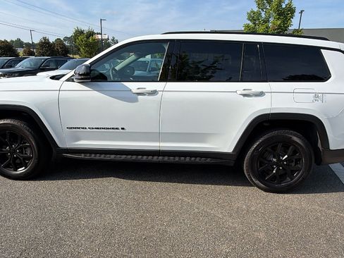 Used 2025 Jeep Grand Cherokee L Altitude AWD/4WD image 11