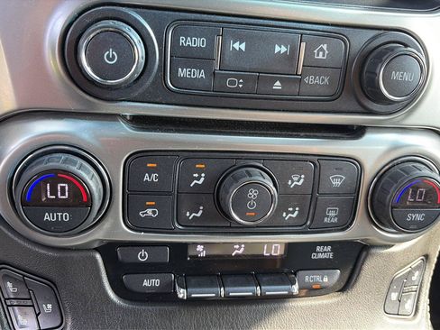 Used 2019 Chevrolet Suburban Premier AWD/4WD image 21