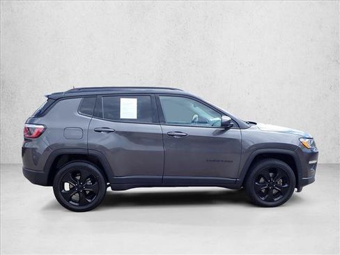 Used 2019 Jeep Compass Latitude AWD/4WD image 5