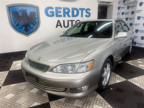 Used 2001 Lexus ES 330 FWD image 1