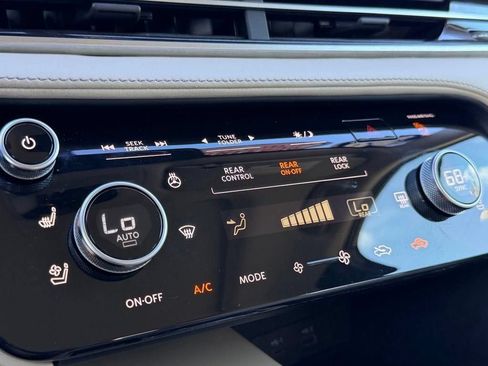 Used 2022 INFINITI QX60 Luxe w/ Performance Audio Package FWD image 24
