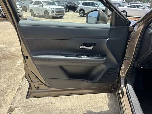 New 2025 Nissan Kicks SV w/ Interior Electronics Package image 11