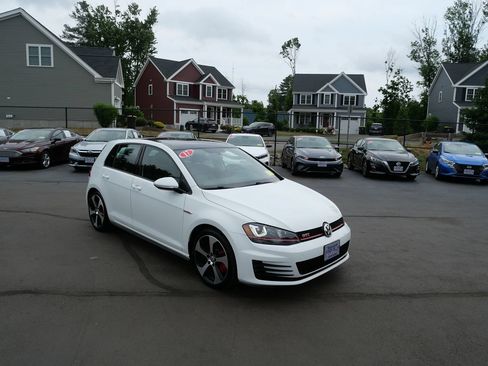 Used 2017 Volkswagen GTI SE FWD image 2