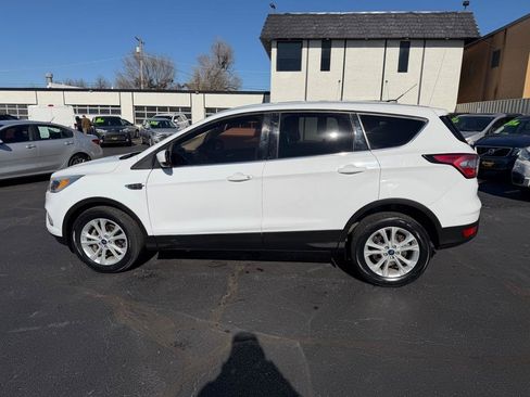 Used 2017 Ford Escape SE FWD image 3