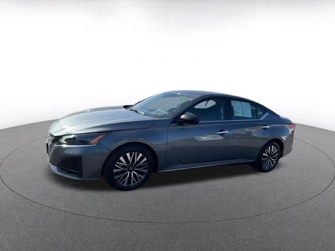 Used 2025 Nissan Altima 2.5 SV image 8