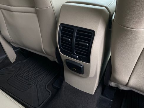 Used 2017 Ford Escape Titanium FWD image 27