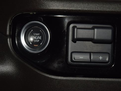 Used 2025 Chevrolet Silverado 1500 RST image 33