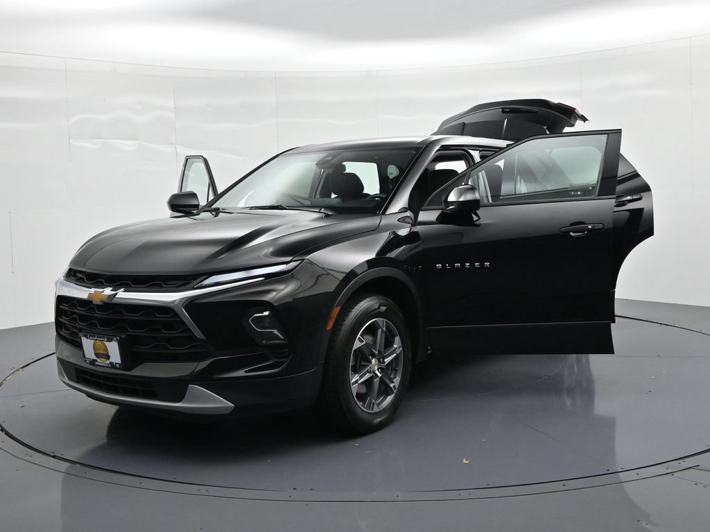 Used 2025 Chevrolet Blazer LT FWD image 25