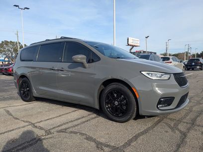 Used 2022 Chrysler Pacifica Touring-L