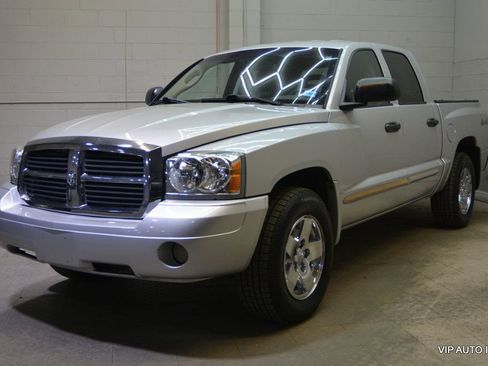 Used 2005 Dodge Dakota SLT image 2