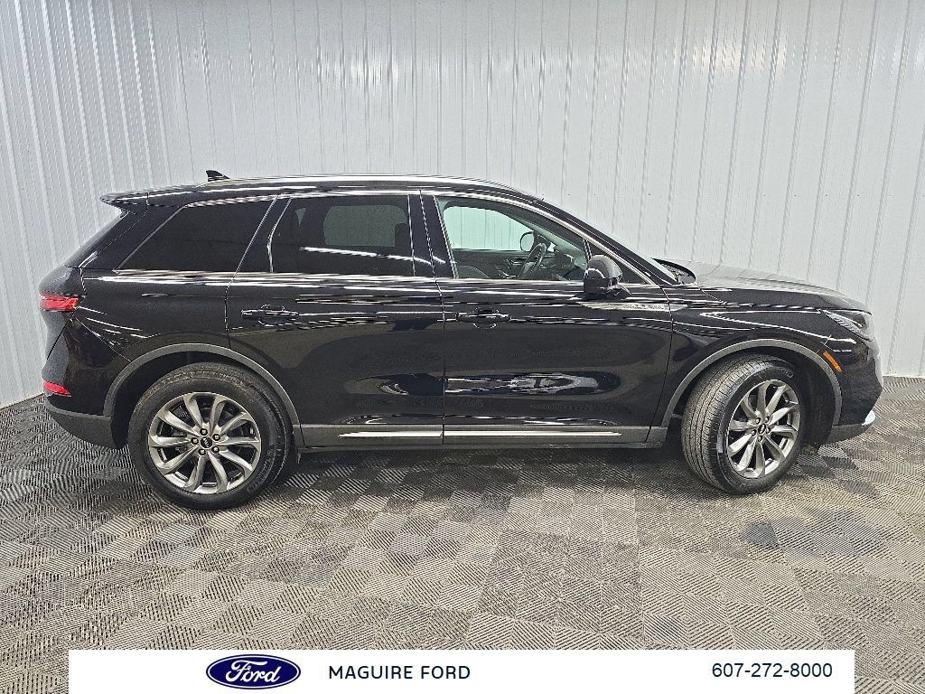 Used 2021 Lincoln Corsair AWD w/ Premium Package image 2