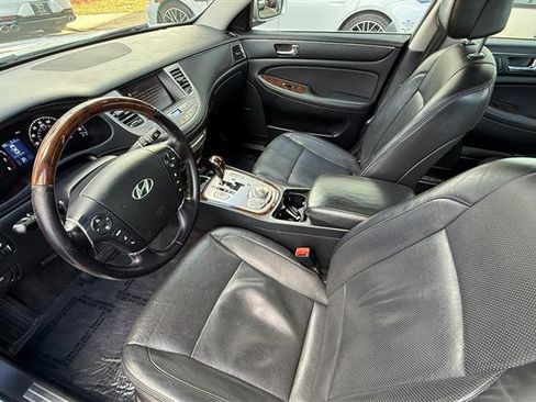 Used 2011 Hyundai Genesis 4.6 image 9