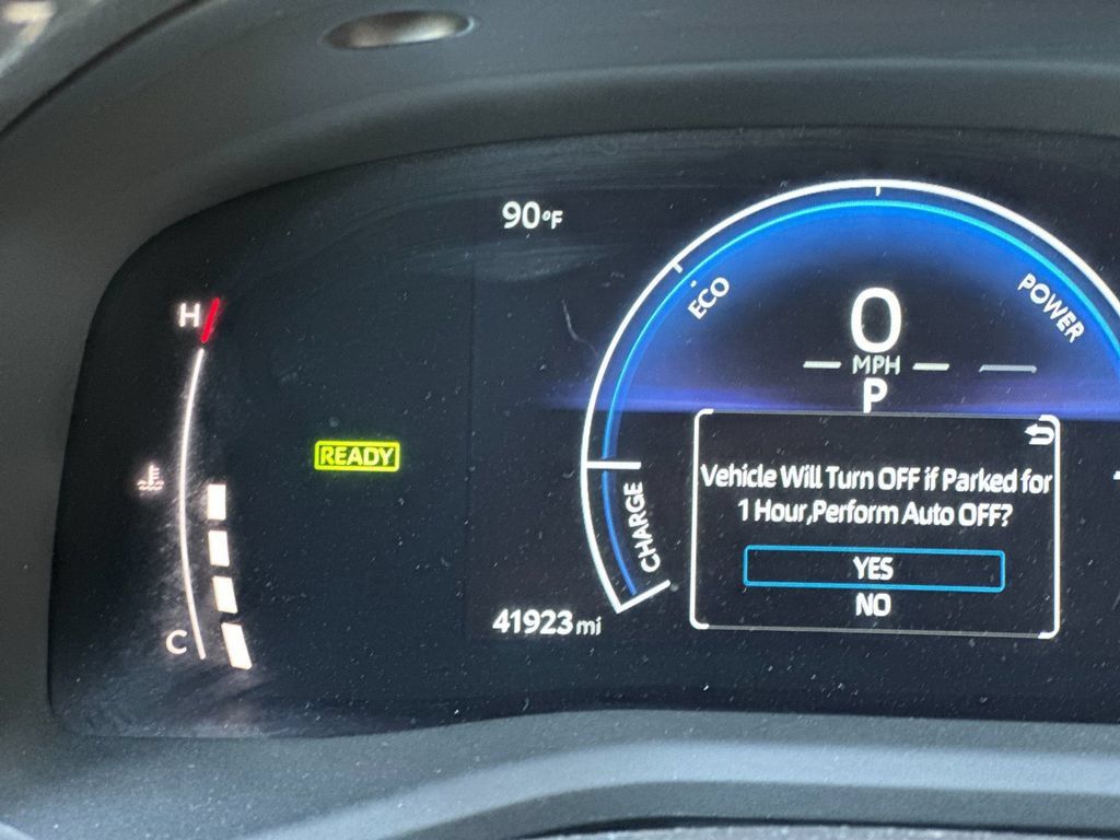 Used 2025 Toyota Camry SE FWD image 25