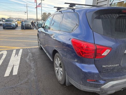 Used 2017 Nissan Pathfinder SL image 6