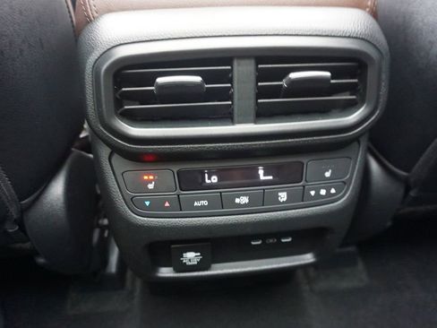 Used 2024 Honda Pilot Elite image 18