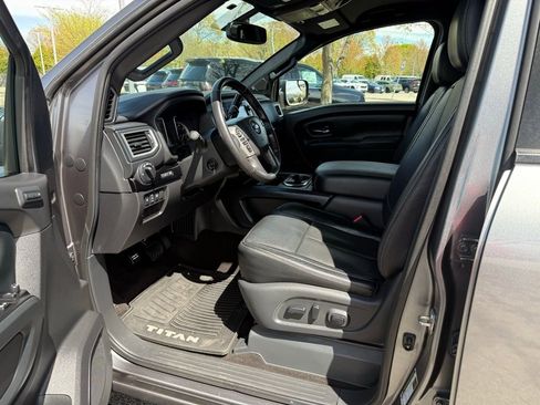Used 2018 Nissan Titan SL w/ Midnight Edition AWD/4WD image 12