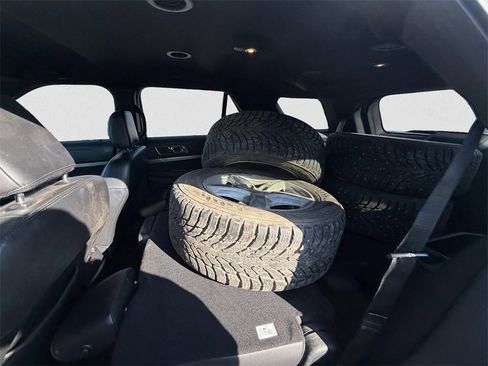 Used 2018 Ford Explorer XLT w/ Equipment Group 202A image 10