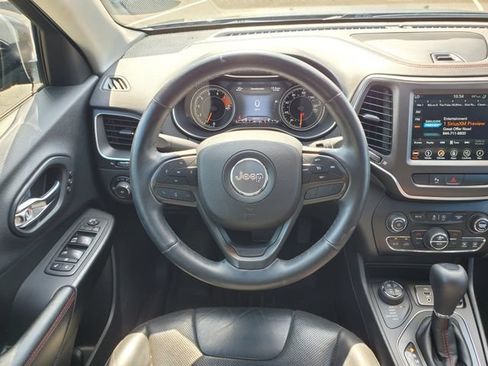 Used 2019 Jeep Cherokee Trailhawk AWD/4WD image 15