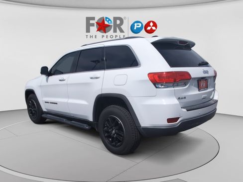 Used 2018 Jeep Grand Cherokee Laredo AWD/4WD image 3