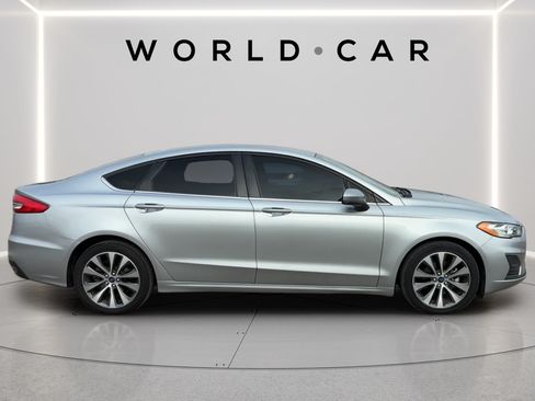 Used 2020 Ford Fusion SE AWD/4WD image 2