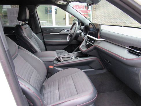 Used 2025 Ford Explorer ST-Line AWD/4WD image 32