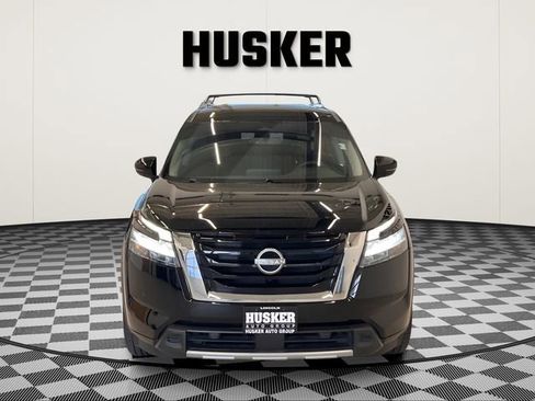 Used 2024 Nissan Pathfinder SL AWD/4WD image 3