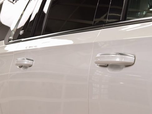 Used 2023 Cadillac Escalade ESV Premium Luxury Platinum w/ Heavy-Duty Trailer Package image 17