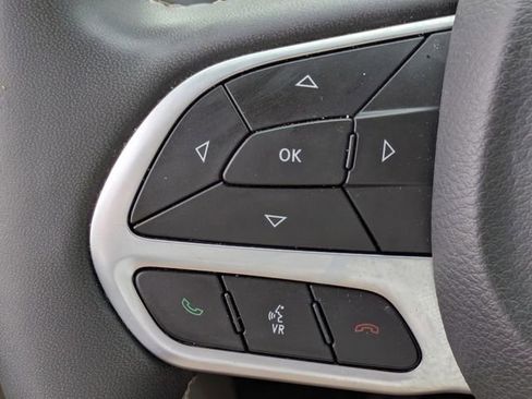 Used 2023 Chrysler Voyager LX image 24