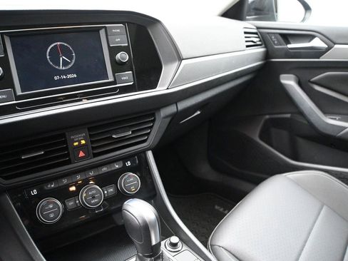 Certified 2021 Volkswagen Jetta SE FWD image 4