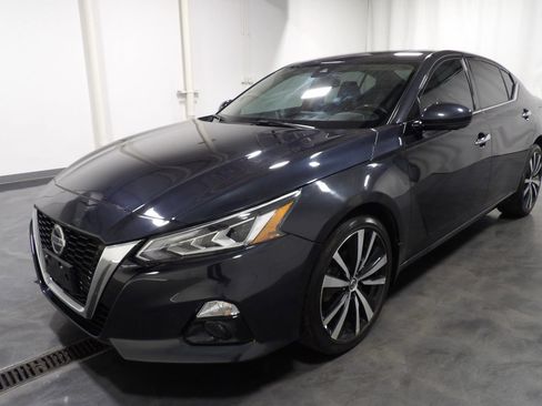 Used 2021 Nissan Altima 2.5 Platinum image 3