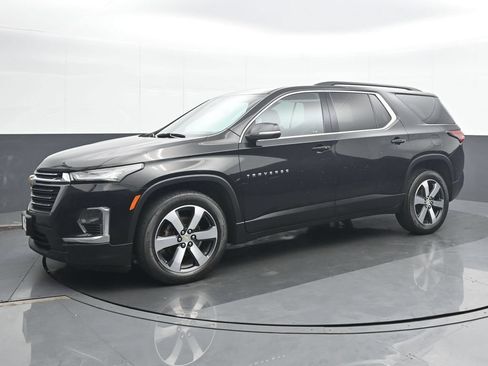 Used 2023 Chevrolet Traverse LT w/ LT Premium Package AWD/4WD image 2