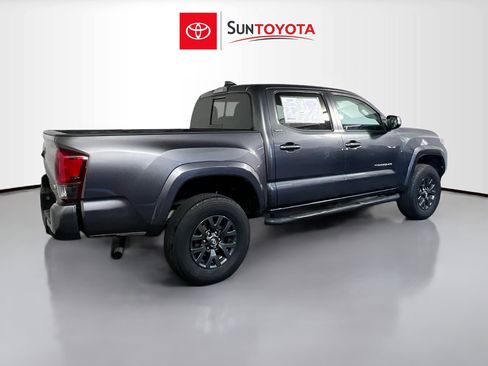Used 2022 Toyota Tacoma SR5 w/ Technology Package image 4