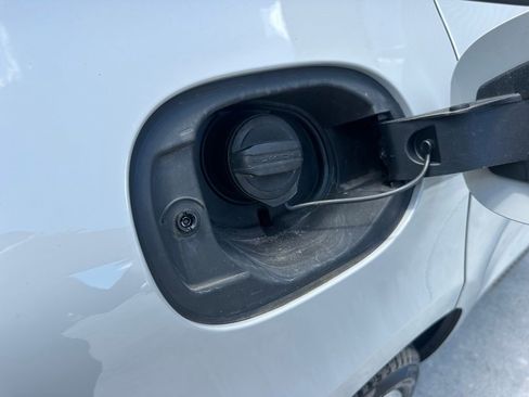 Certified 2023 Porsche Macan AWD/4WD image 38