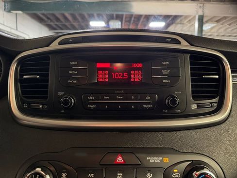 Used 2016 Kia Sorento L image 17