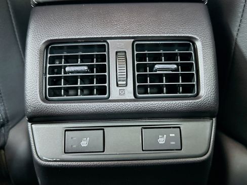 Used 2016 Subaru Legacy 3.6R Limited image 28