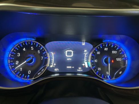 Used 2024 Chrysler Pacifica Limited w/ Trailer Tow Group FWD image 34