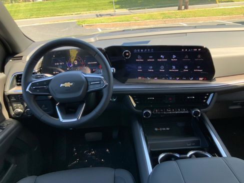 New 2026 Chevrolet Suburban LT w/ Comfort Package AWD/4WD image 17