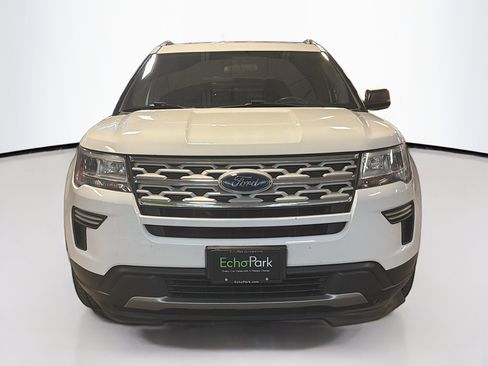 Used 2019 Ford Explorer XLT image 2