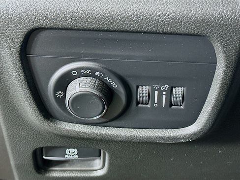Used 2023 Jeep Grand Cherokee L Laredo AWD/4WD image 17
